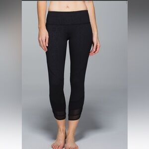 Lululemon Emerge Renewed Crop *Luxtreme Prisma Embossed Black